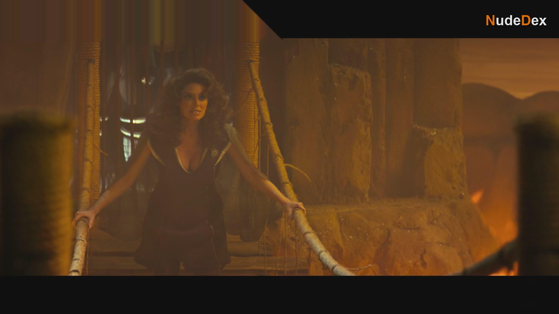 April Bowlby in Doom Patrol, photo 4