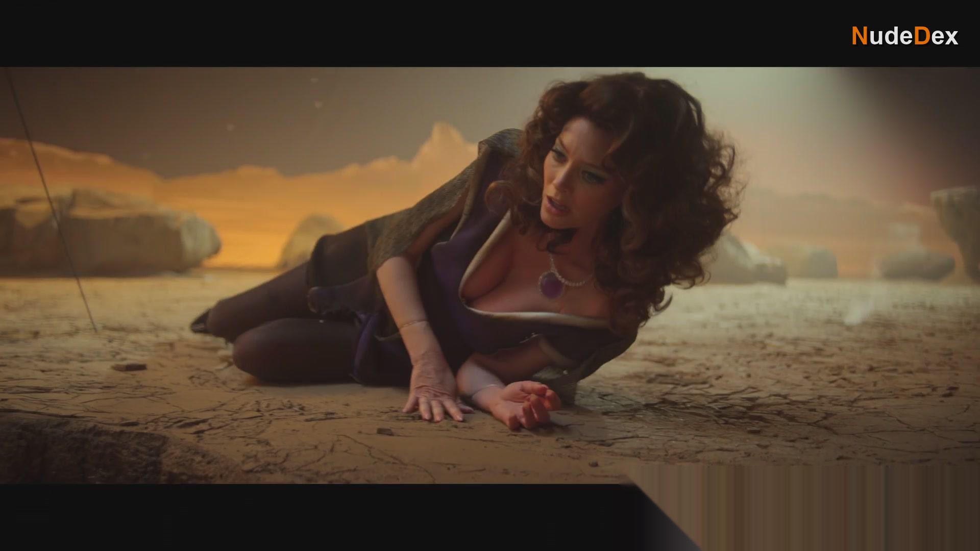 April Bowlby in Doom Patrol, photo 7