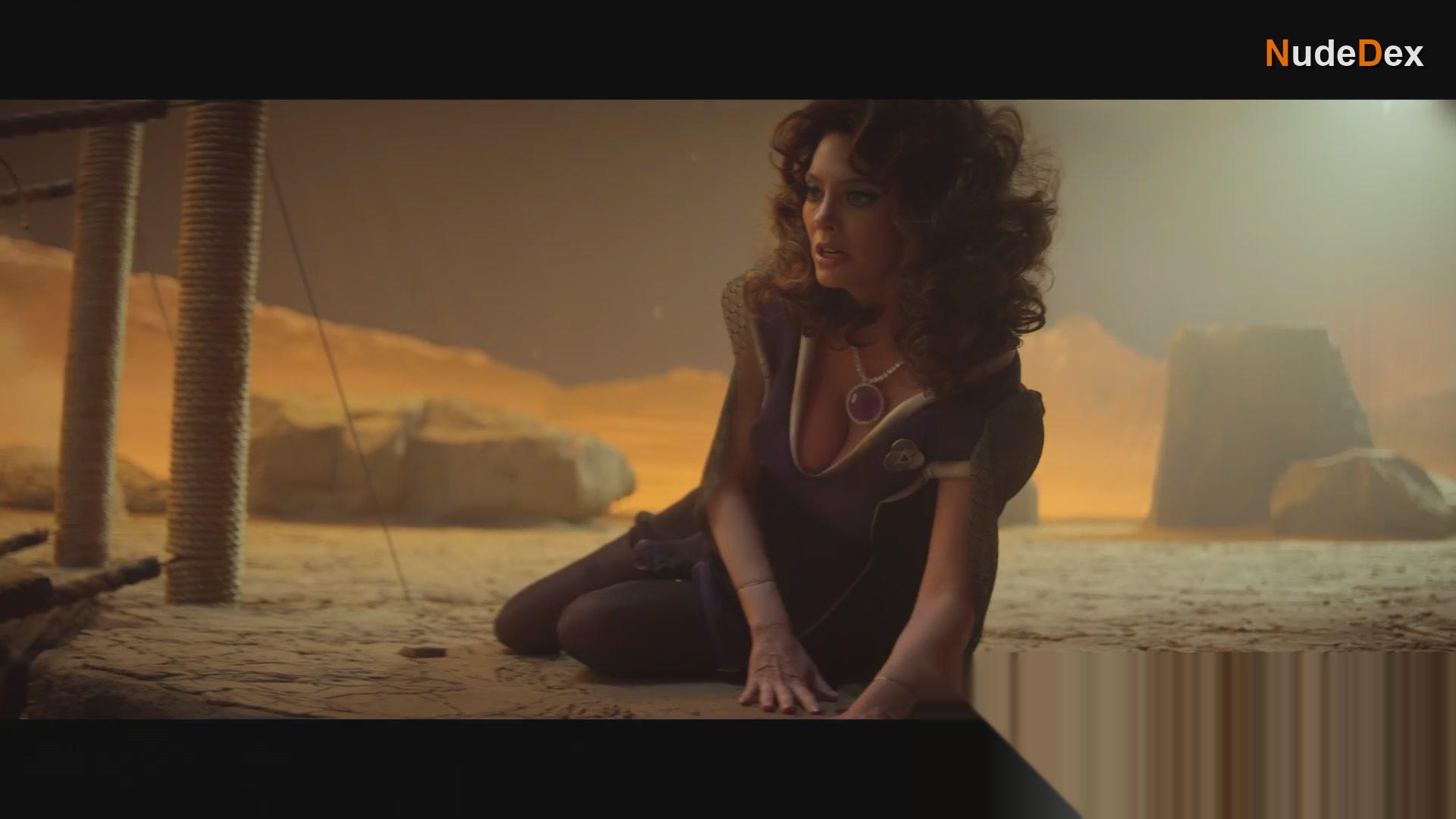 April Bowlby in Doom Patrol, photo 8