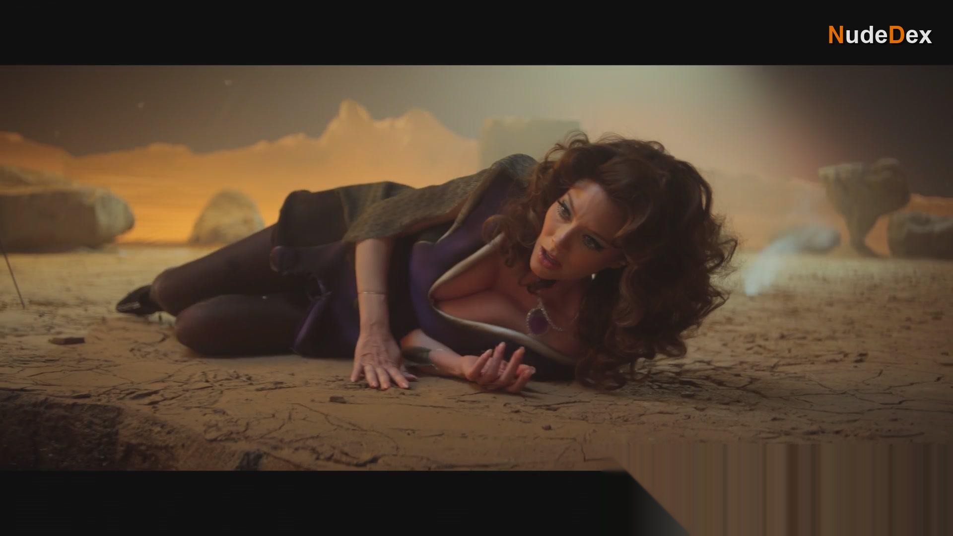 April Bowlby in Doom Patrol, photo 11
