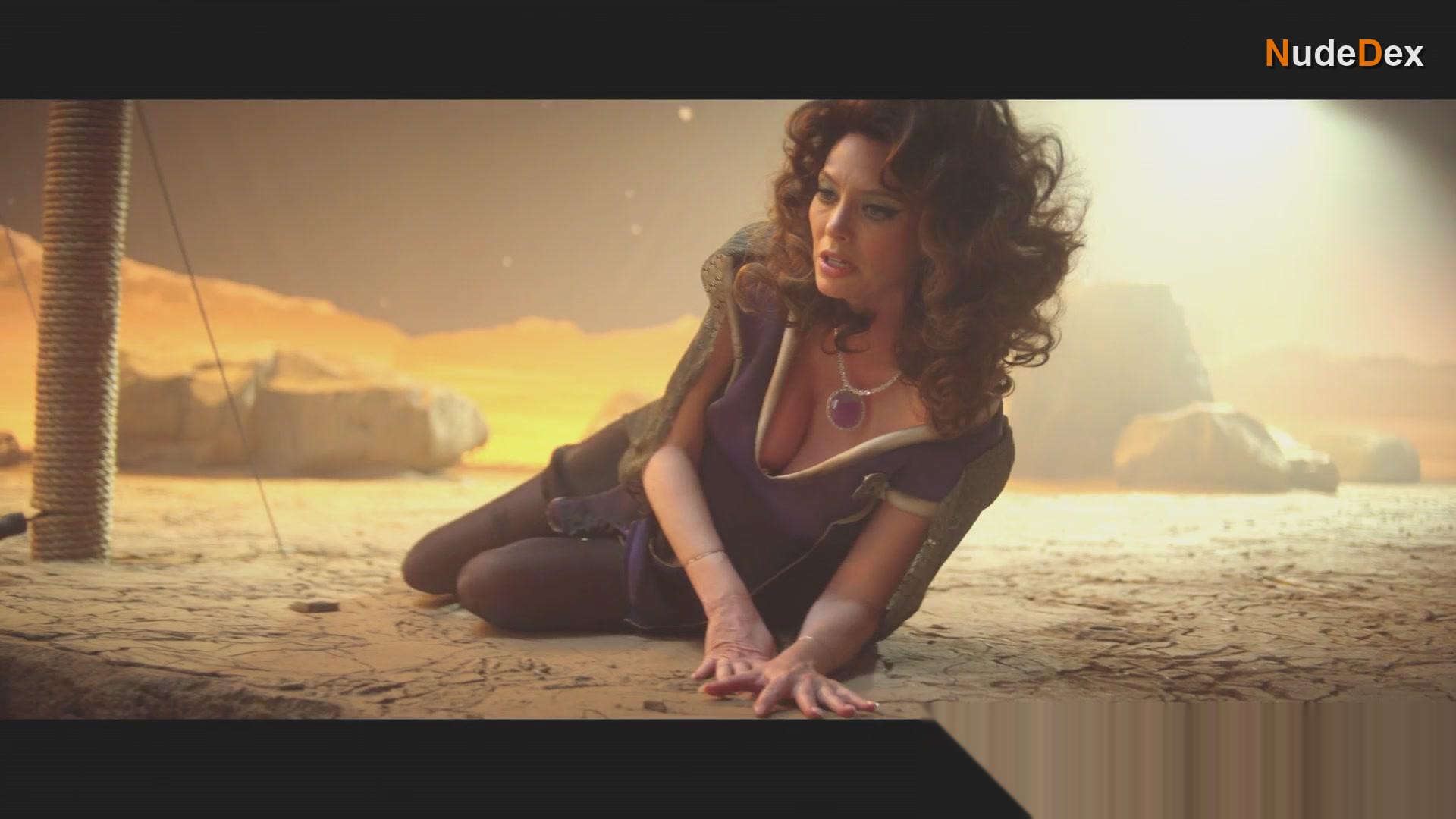 April Bowlby in Doom Patrol, photo 15