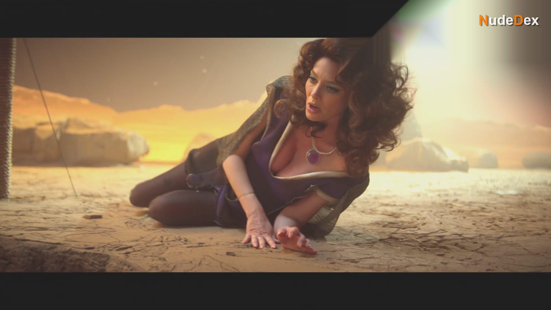 April Bowlby in Doom Patrol, photo 24