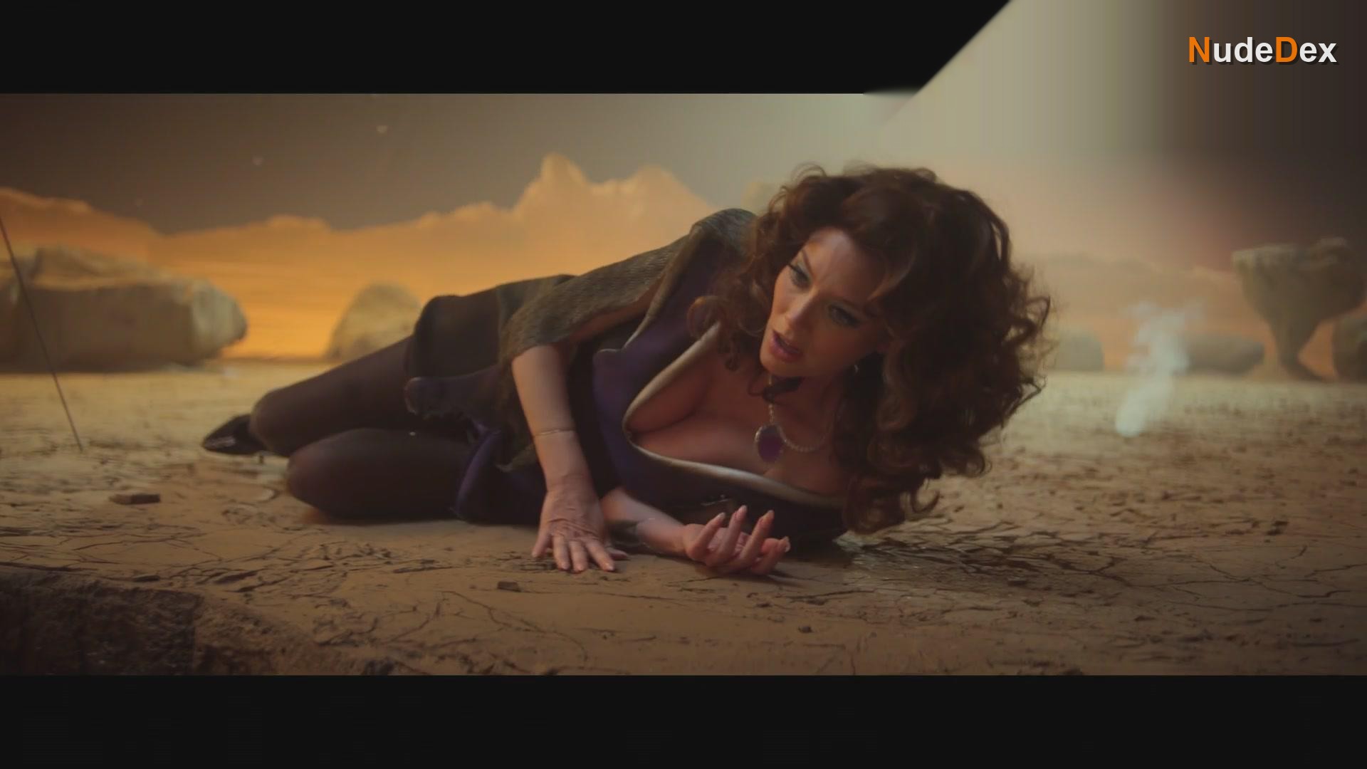 April Bowlby in Doom Patrol, photo 28