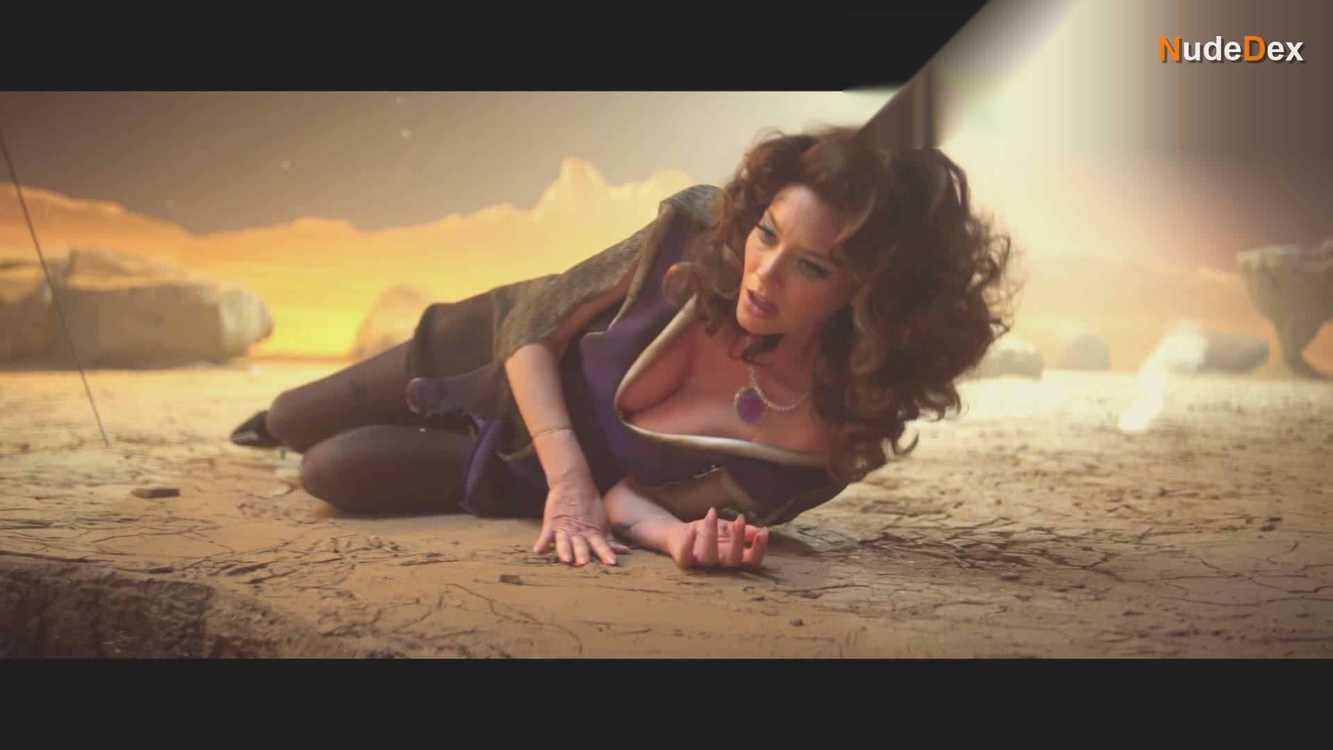 April Bowlby in Doom Patrol, photo 29