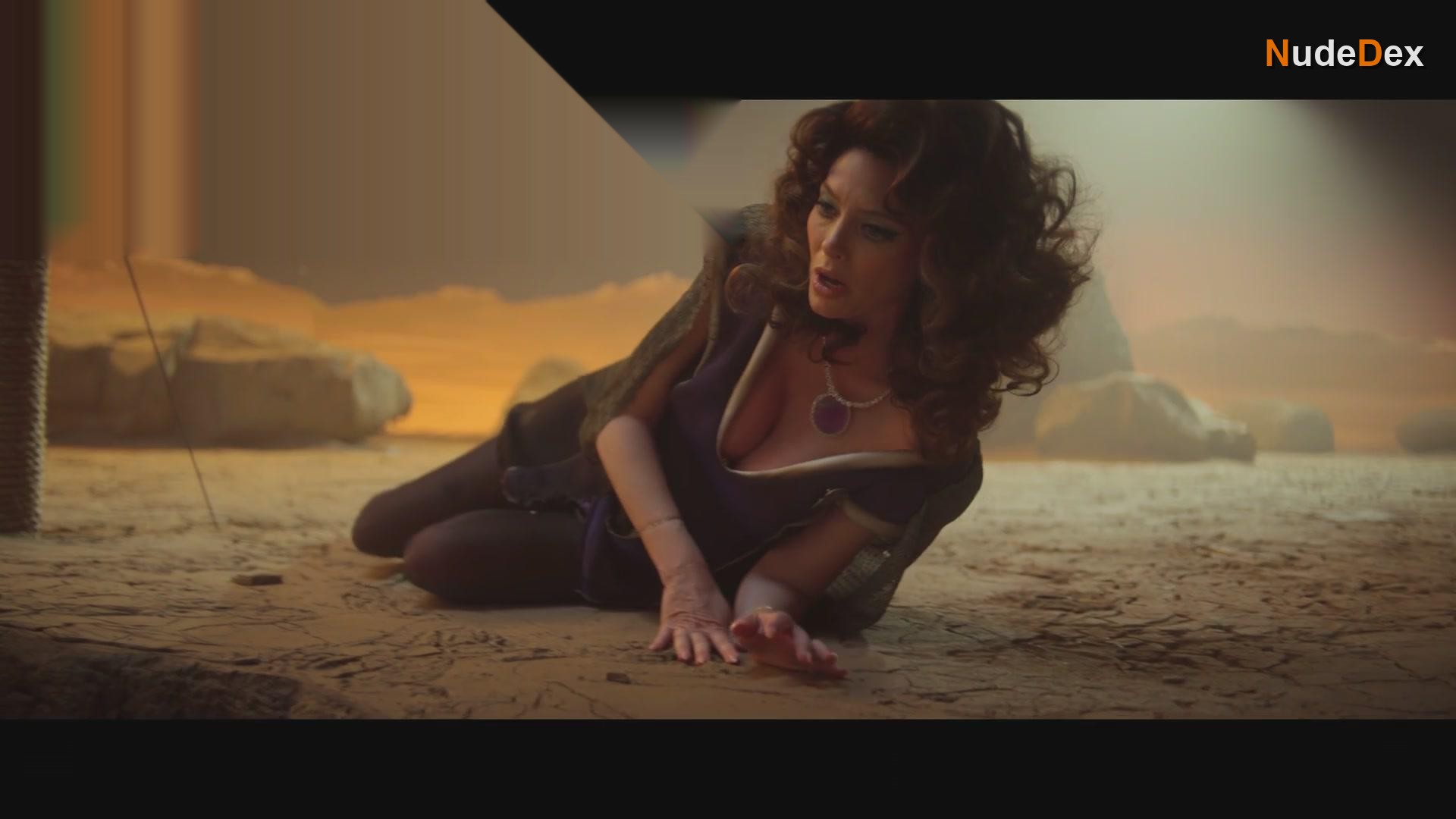 April Bowlby in Doom Patrol, photo 31