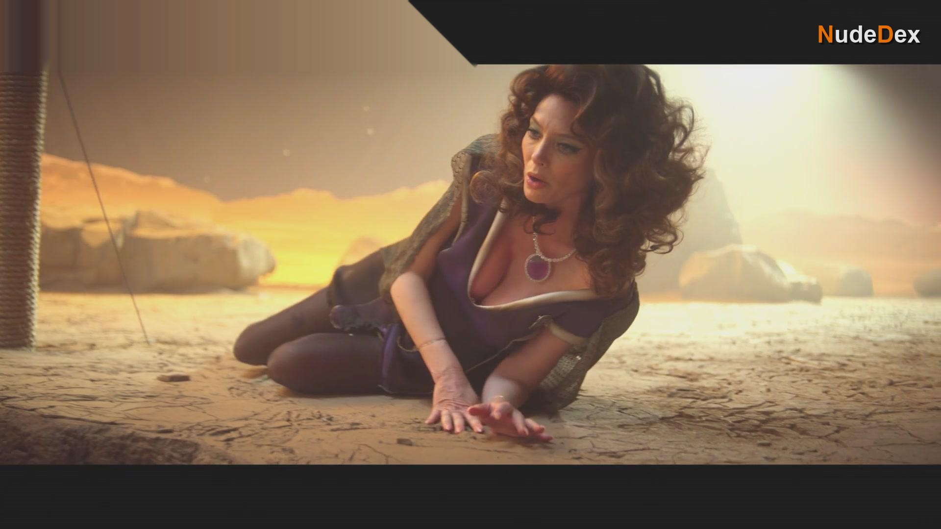 April Bowlby in Doom Patrol, photo 32
