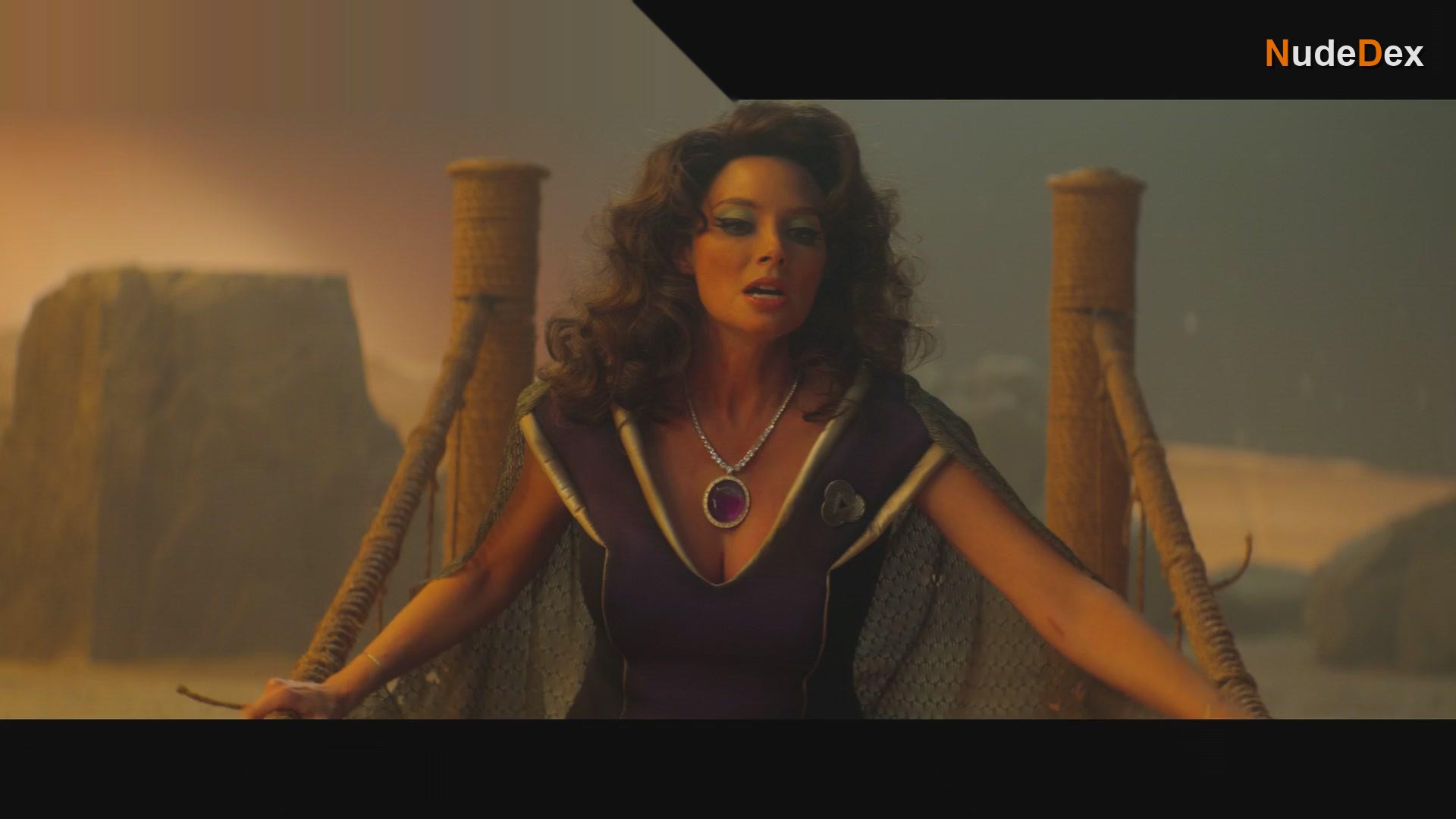 April Bowlby in Doom Patrol, photo 34