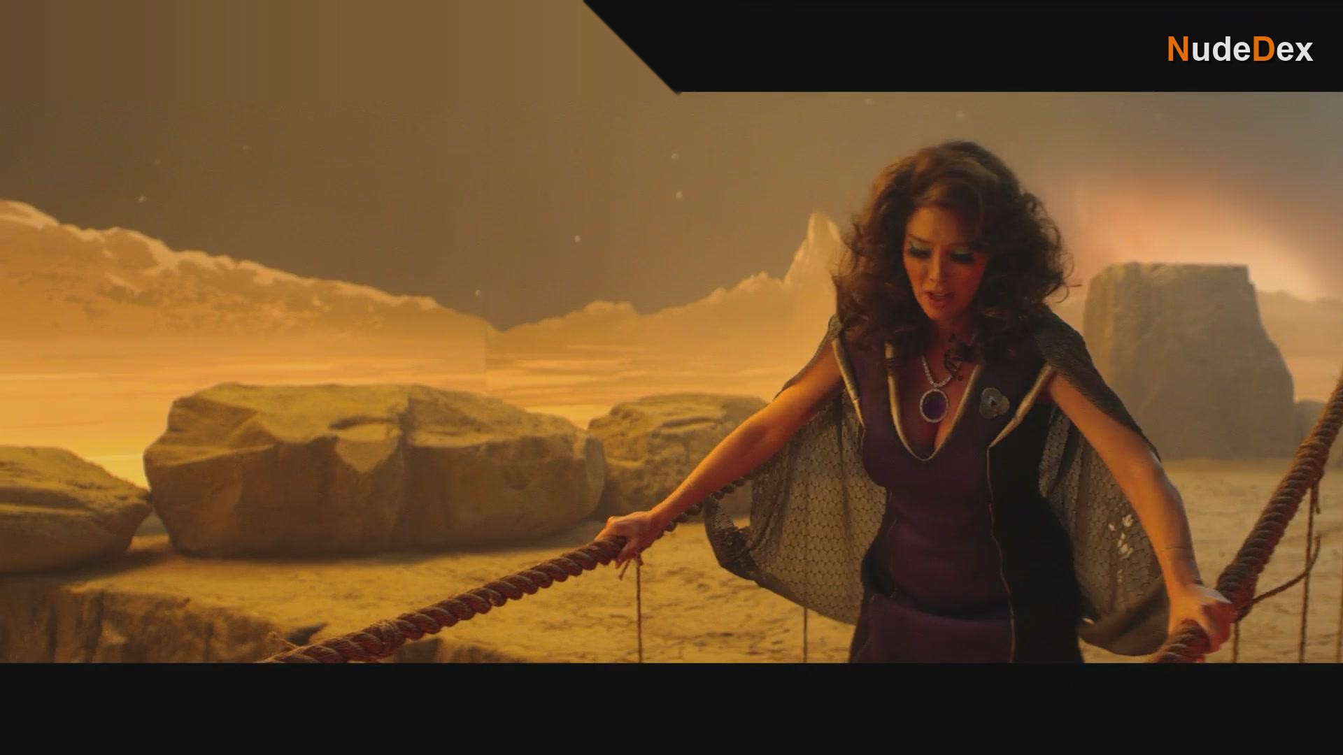 April Bowlby in Doom Patrol, photo 35