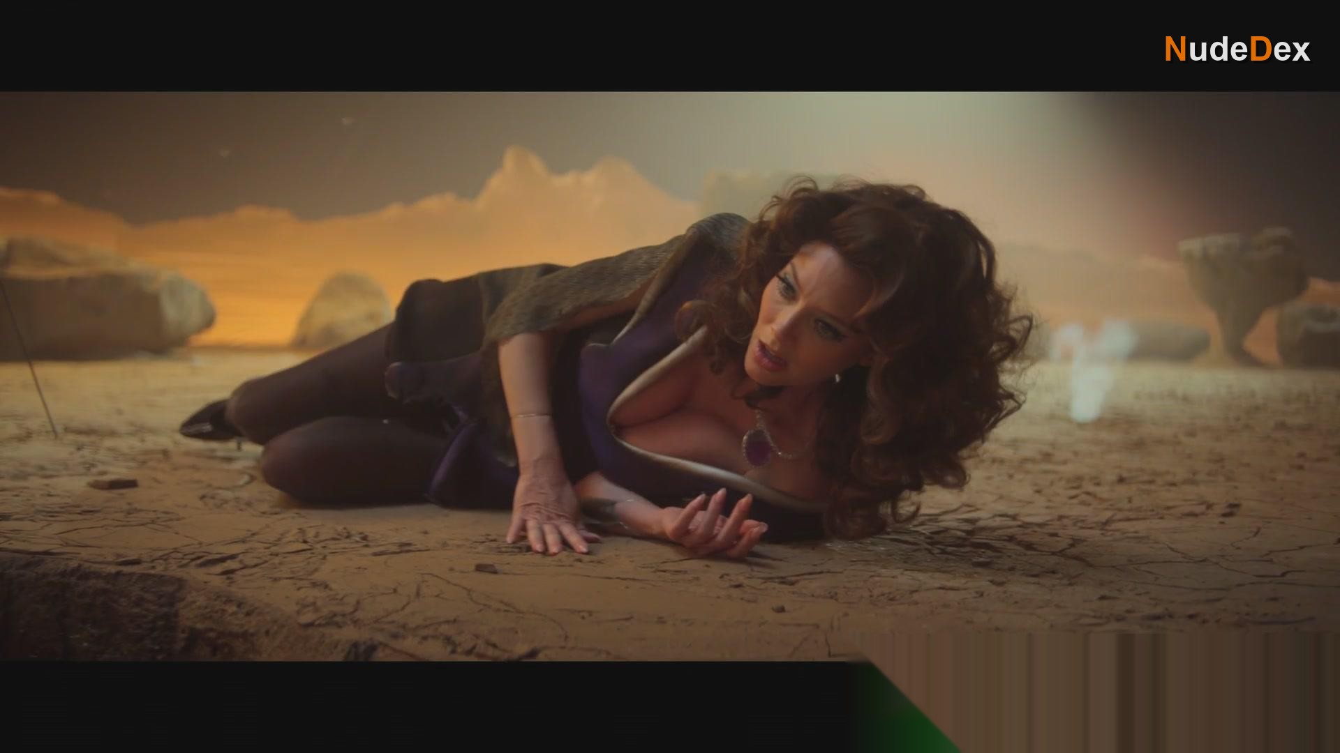 April Bowlby in Doom Patrol, photo 38