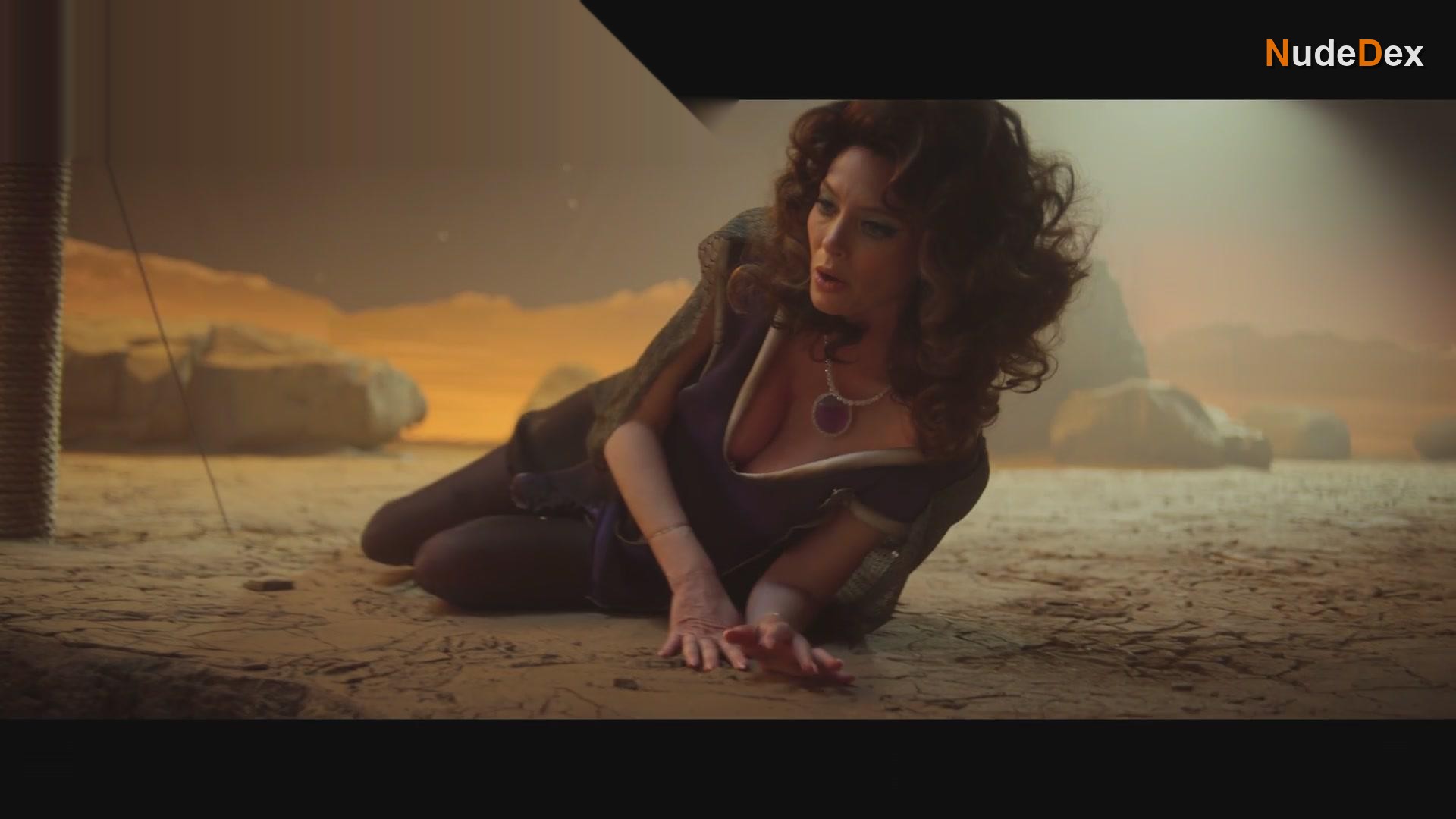 April Bowlby in Doom Patrol, photo 40