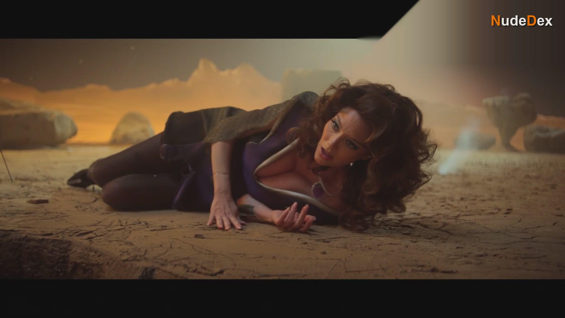 April Bowlby in Doom Patrol, photo 41