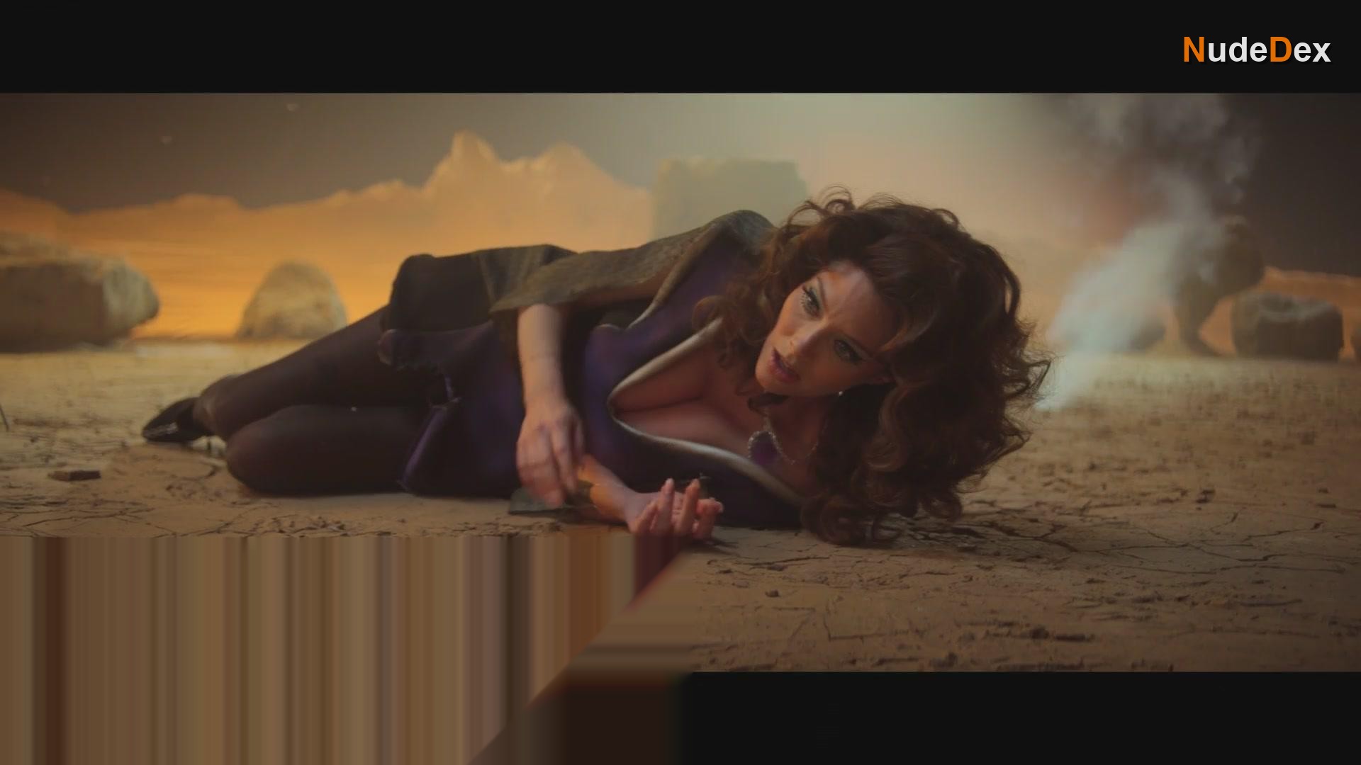 April Bowlby in Doom Patrol, photo 47