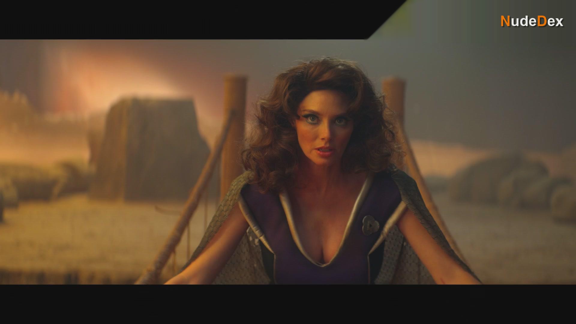 April Bowlby in Doom Patrol, photo 48