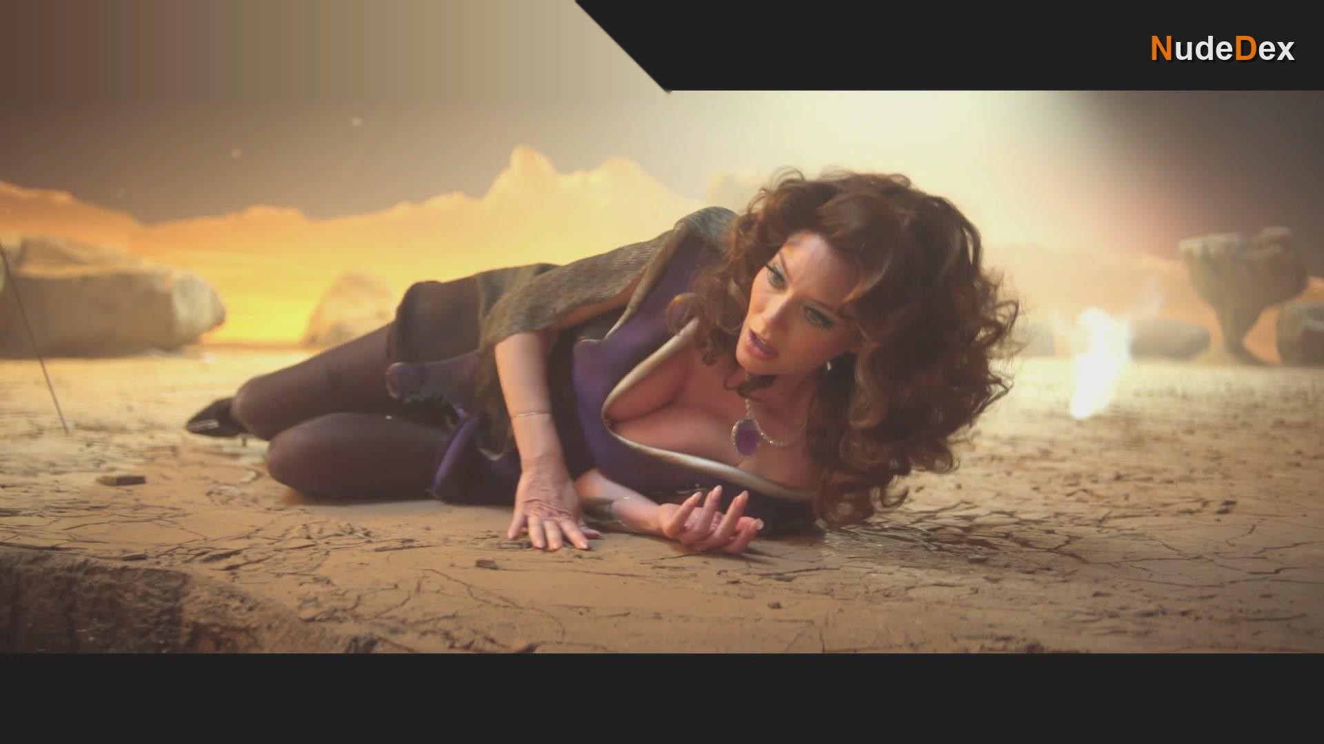 April Bowlby in Doom Patrol, photo 49