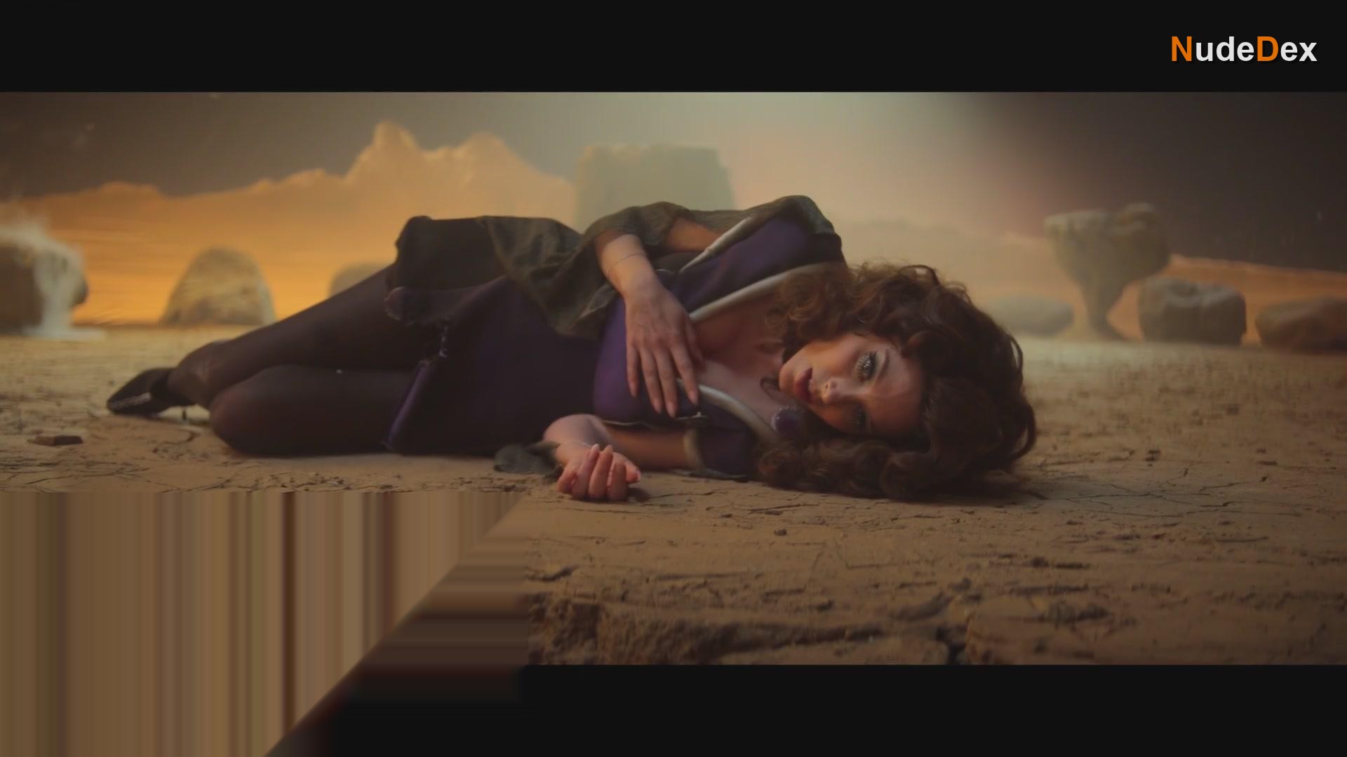 April Bowlby in Doom Patrol, photo 51