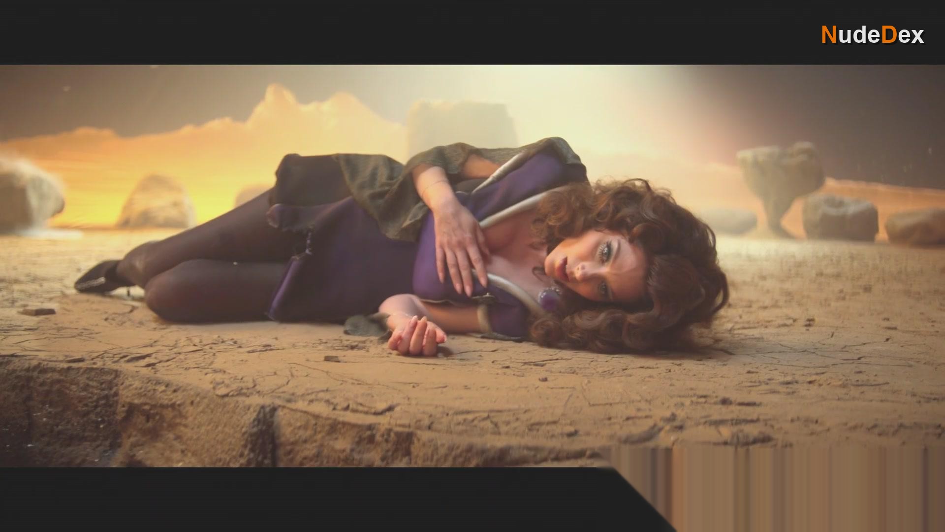 April Bowlby in Doom Patrol, photo 53