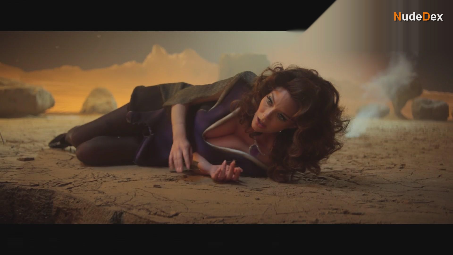 April Bowlby in Doom Patrol, photo 54