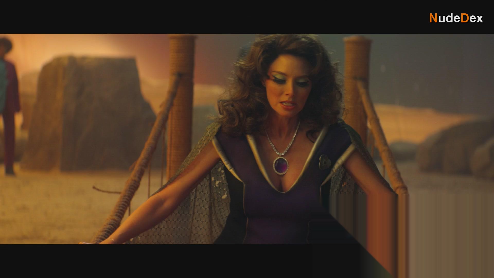 April Bowlby in Doom Patrol, photo 57