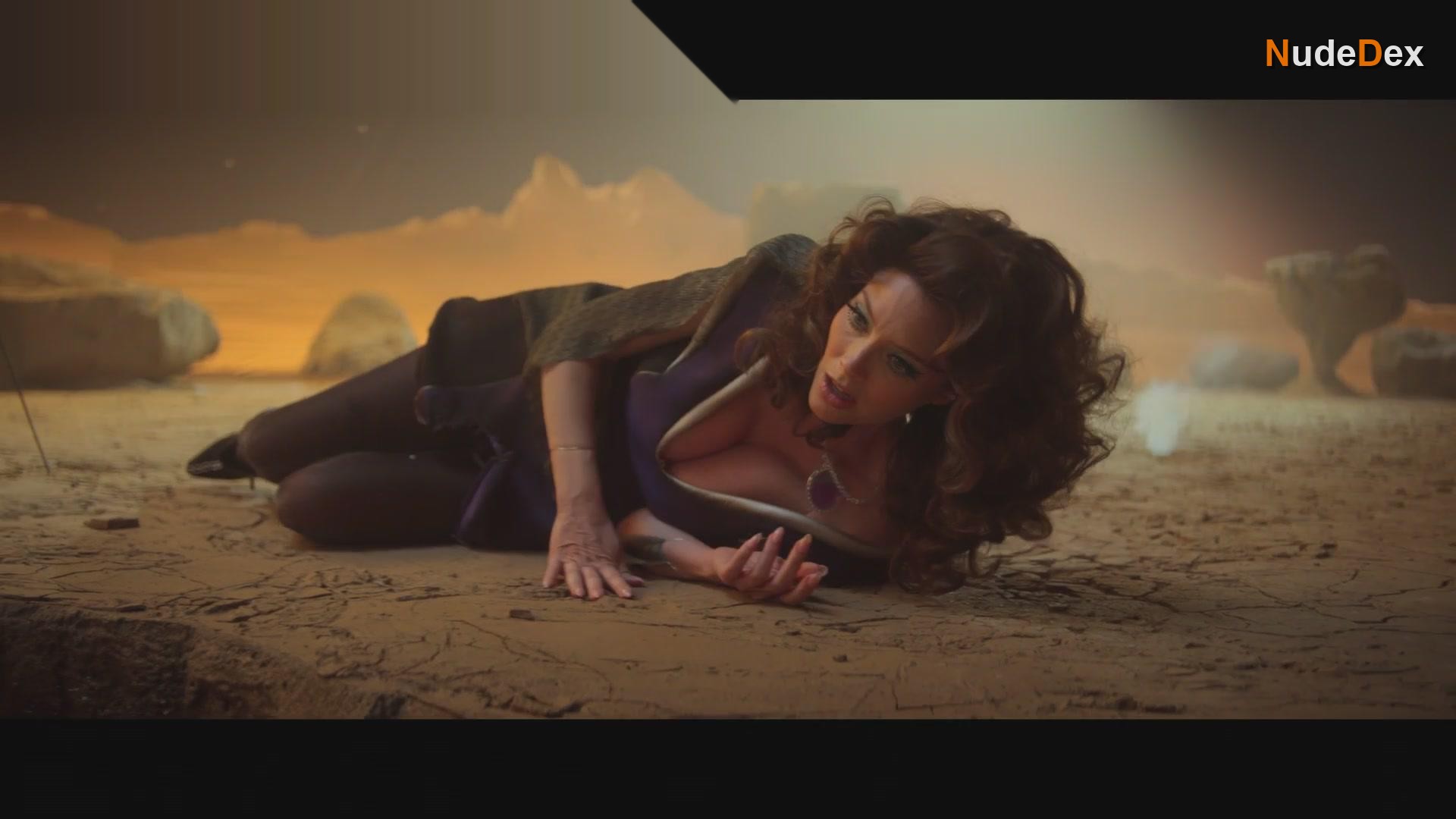 April Bowlby in Doom Patrol, photo 58