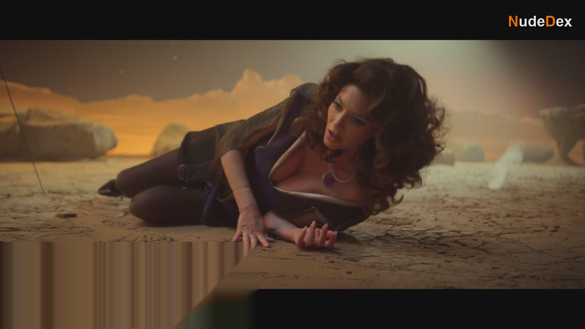 April Bowlby in Doom Patrol, photo 59