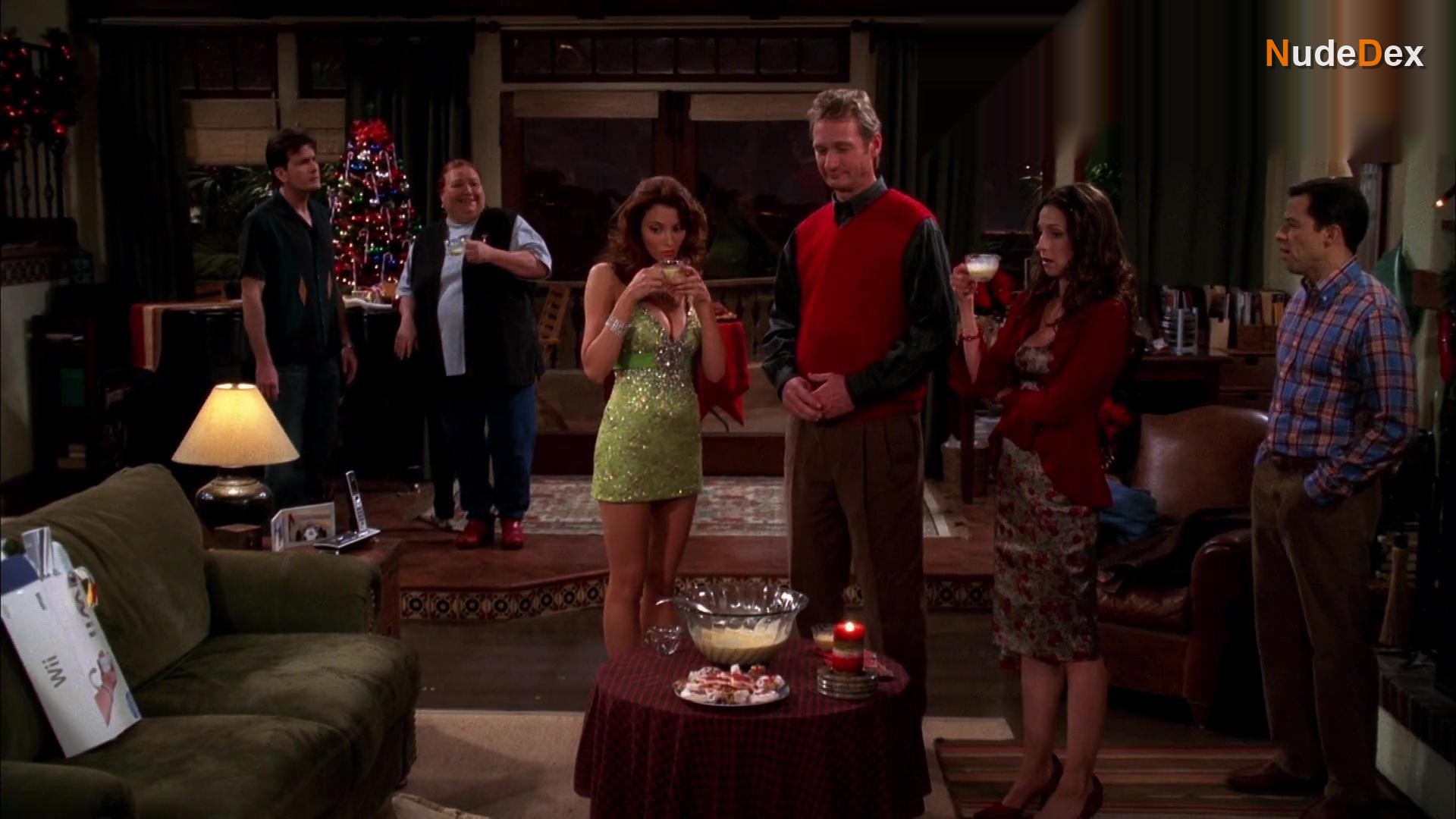 April Bowlby in Two And A Half Men, photo 36
