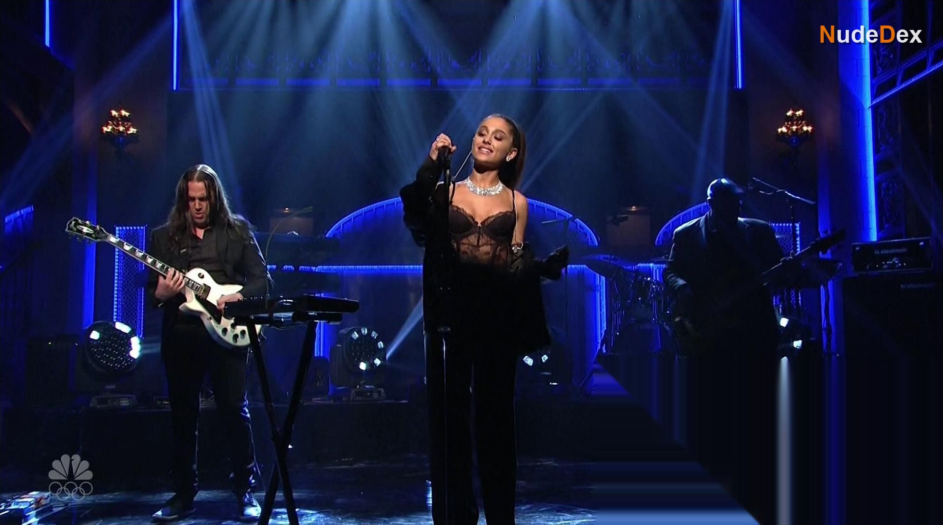 Ariana Grande in Saturday Night Live, photo 3
