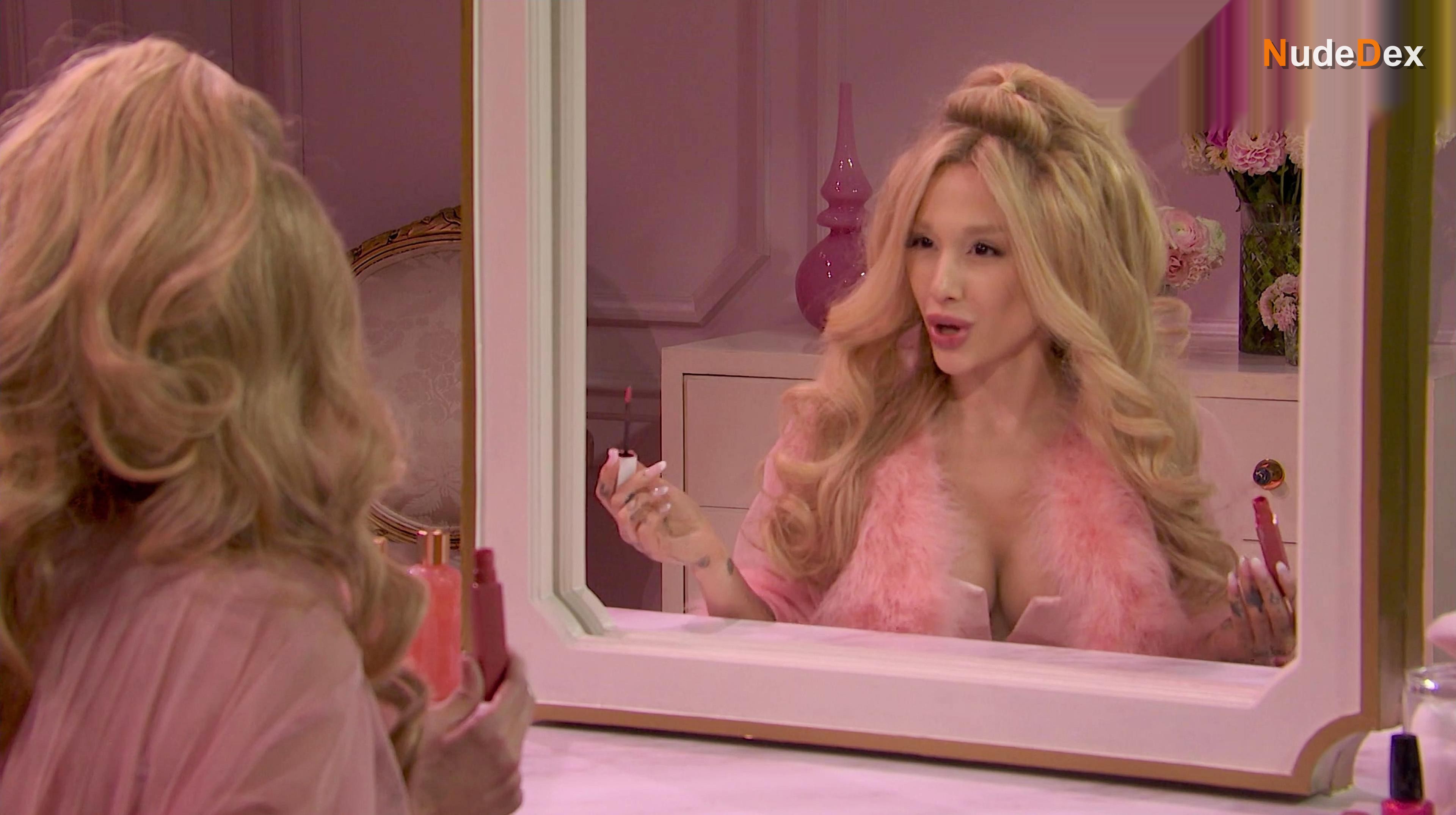 Ariana Grande in Saturday Night Live, photo 5