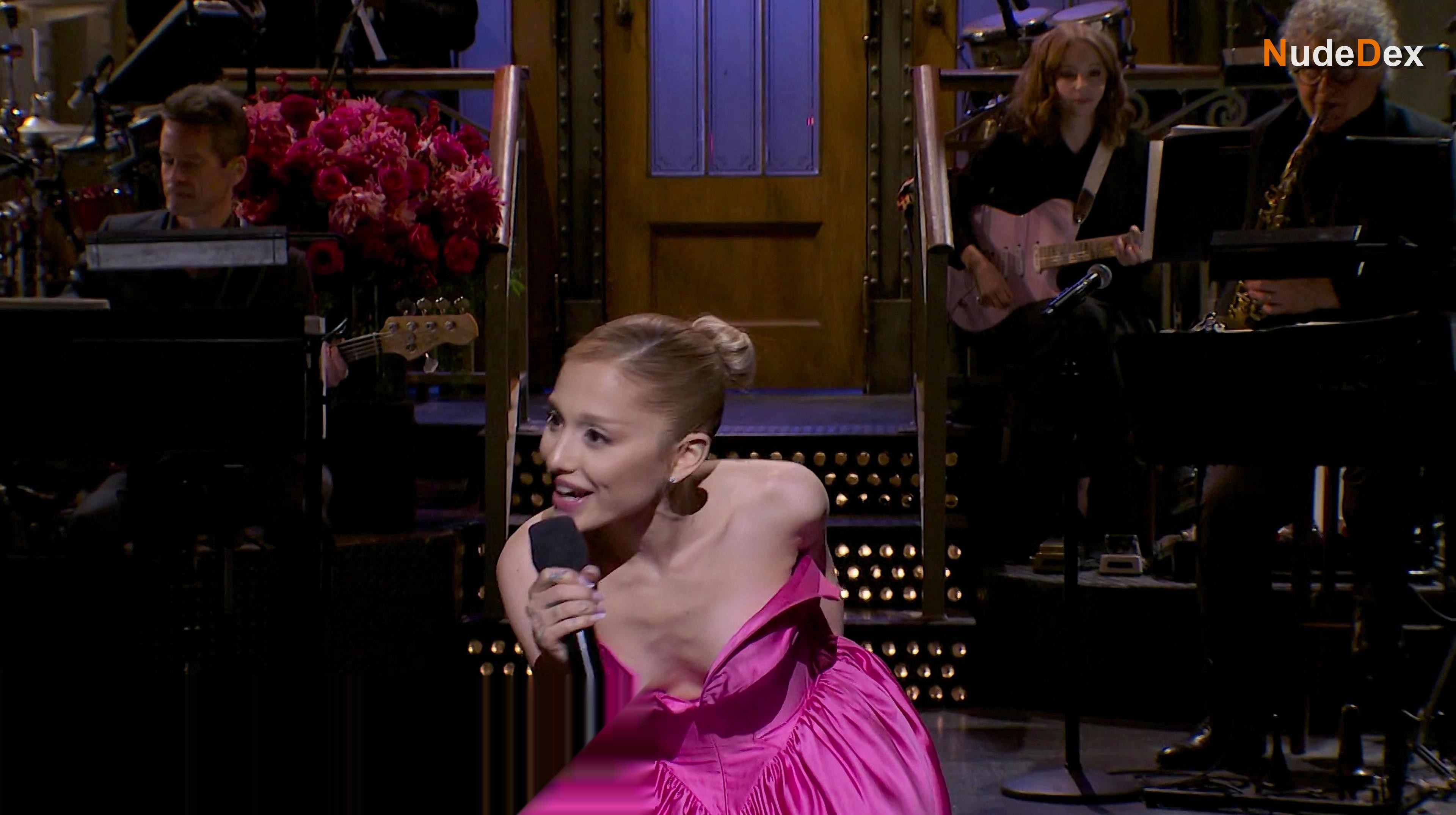Ariana Grande in Saturday Night Live, photo 7