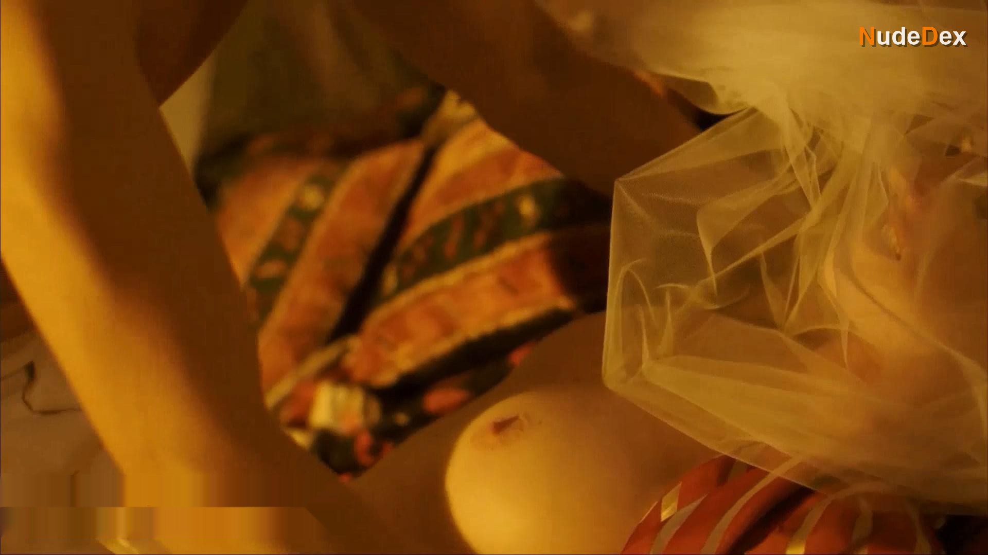 Arielle Dombasle in Alien Crystal Palace, photo 6