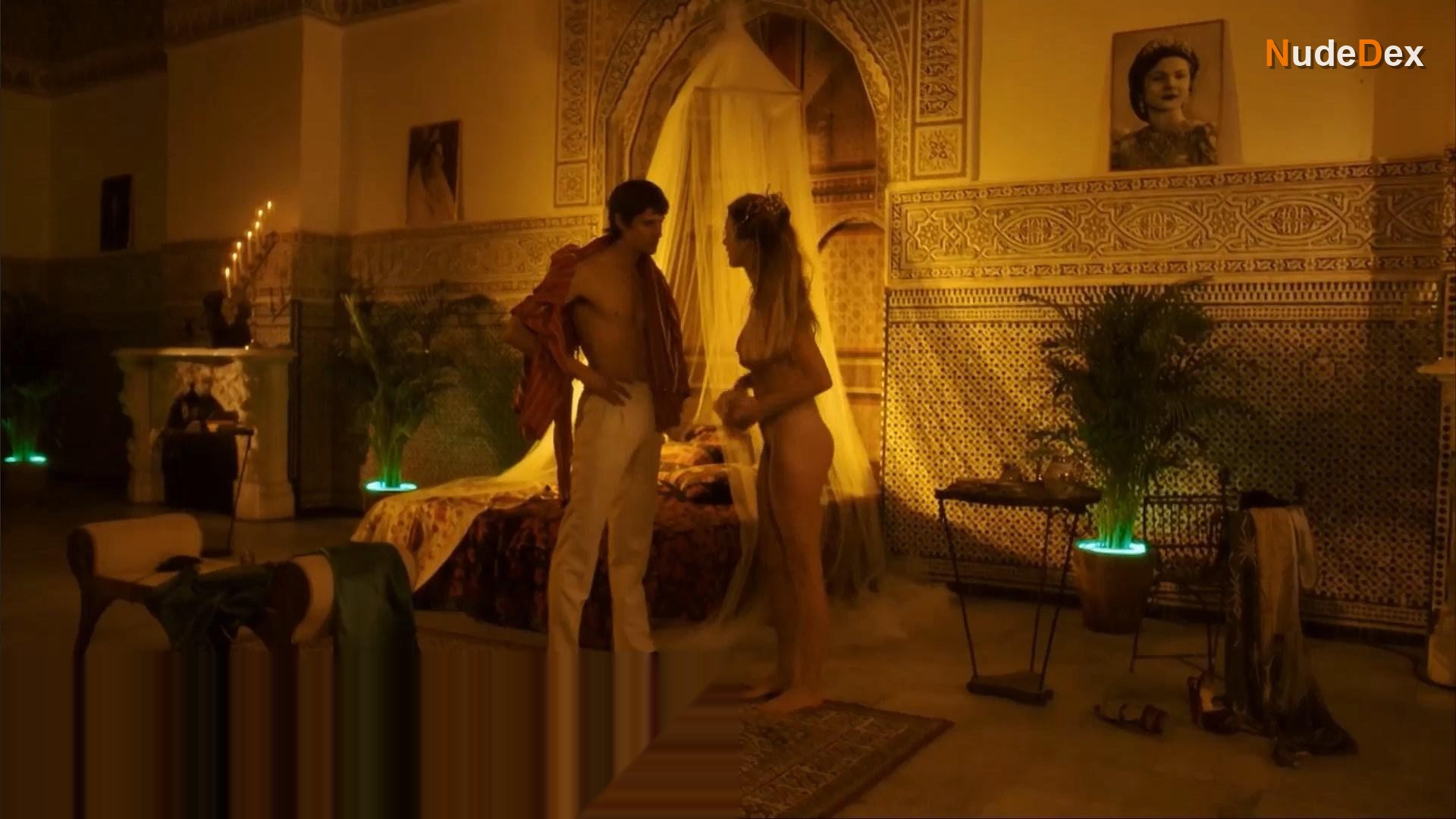 Arielle Dombasle in Alien Crystal Palace, photo 17