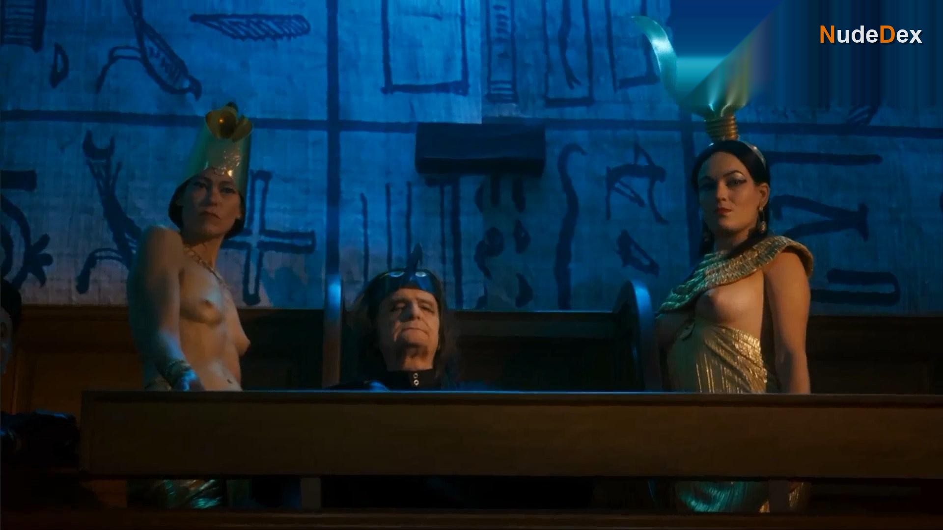 Arielle Dombasle in Alien Crystal Palace, photo 19