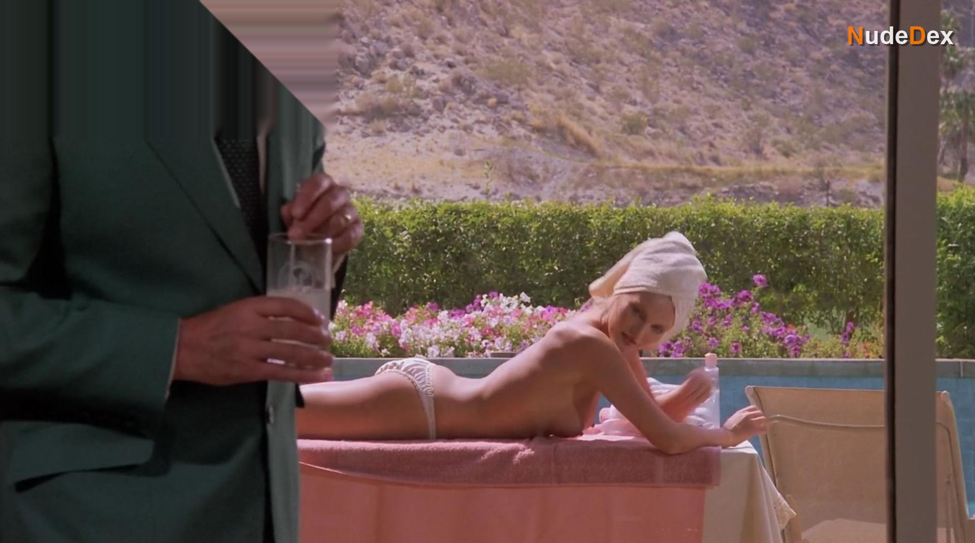 The Boss' Wife in The Boss Wife, photo 2