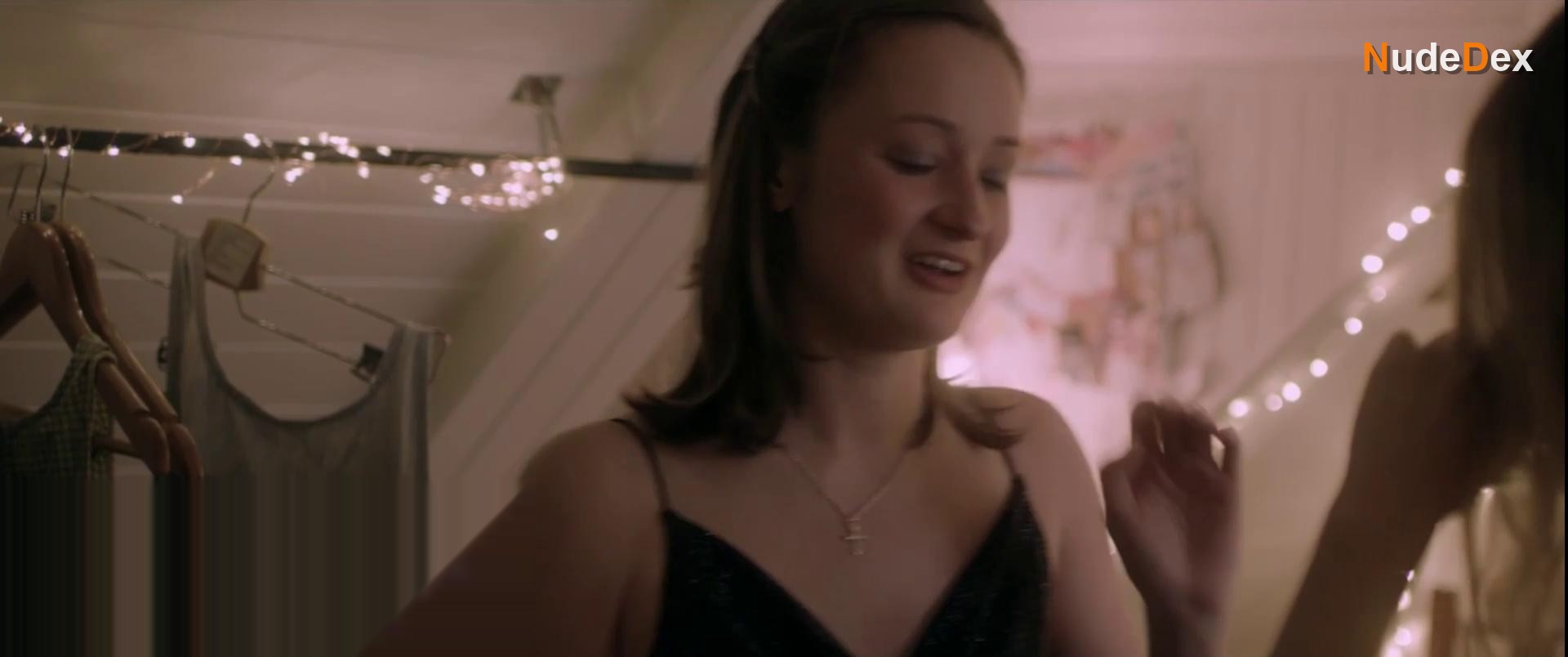Arnijka Larcombe-weate in Natalie, photo 3