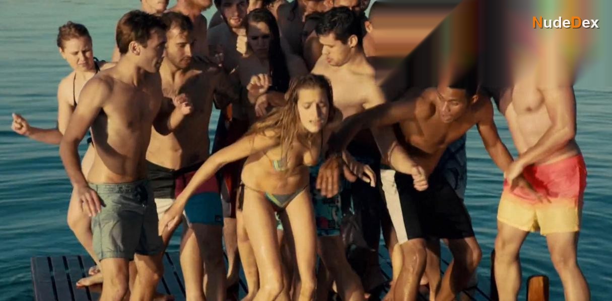Ashleigh Van Der Hoven in Asesino De Tiburones, photo 2