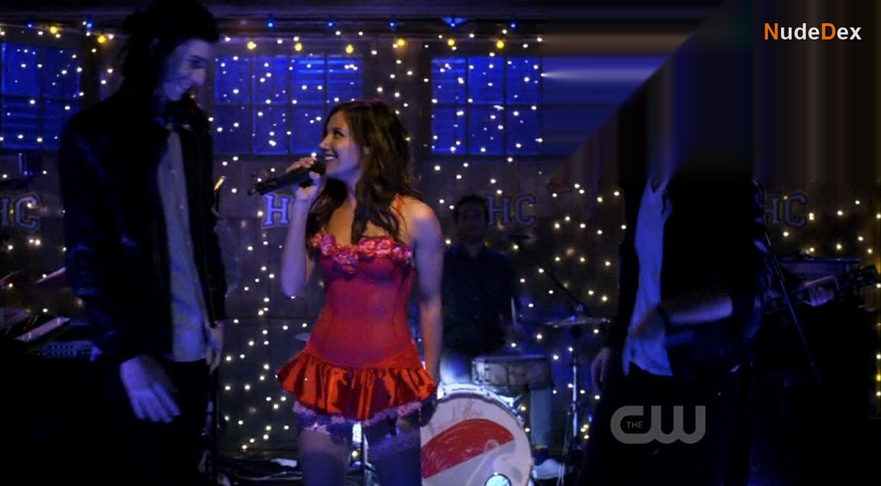 Ashley Tisdale in Hellcats, photo 7