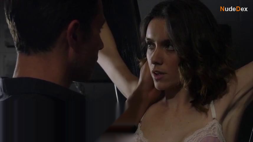 Ashlynn Yennie in American Kamasutra, photo 7