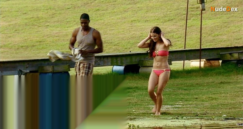 Ashton Leigh in Swamp Shark, photo 1