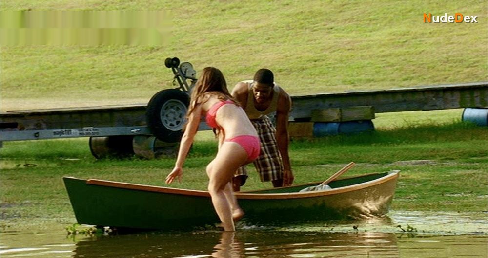 Ashton Leigh in Swamp Shark, photo 2