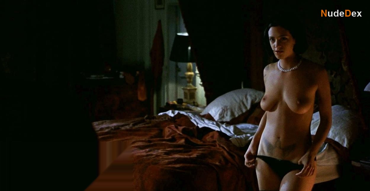 Asia Argento in B Monkey, photo 2