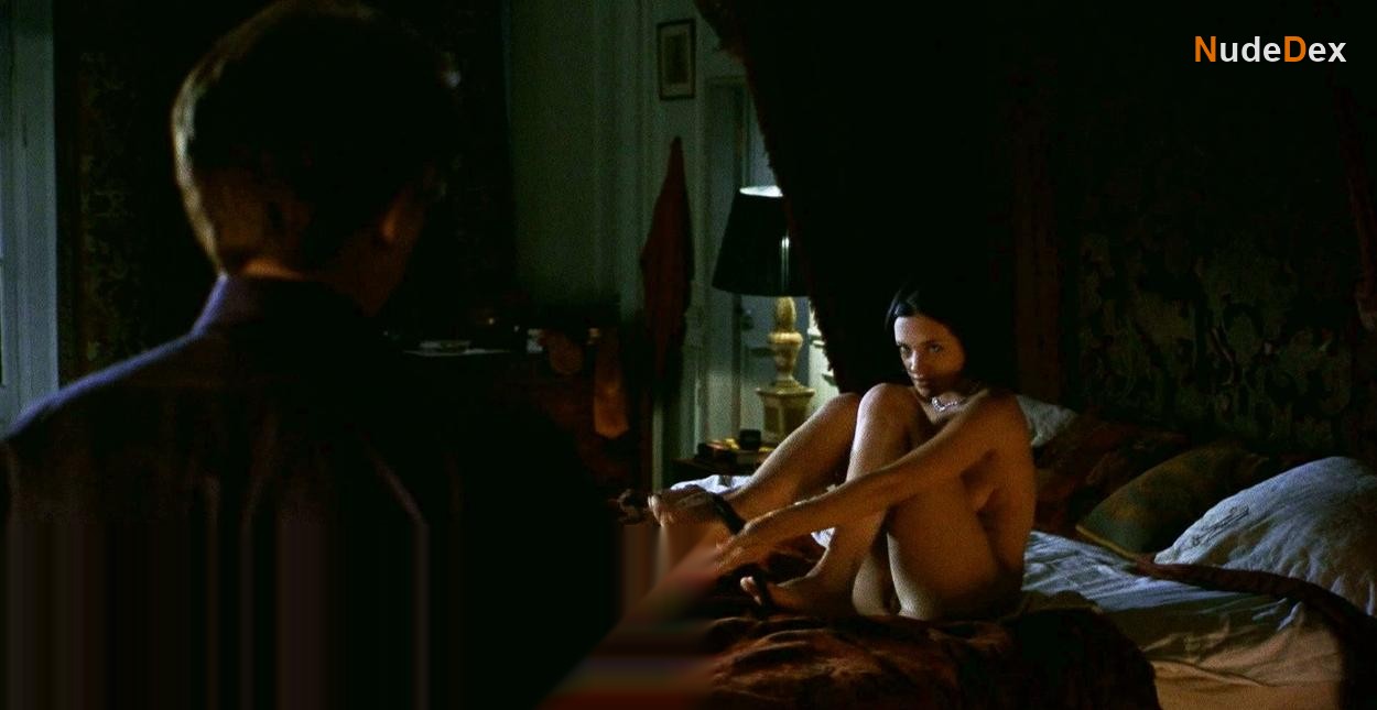 Asia Argento in B Monkey, photo 3