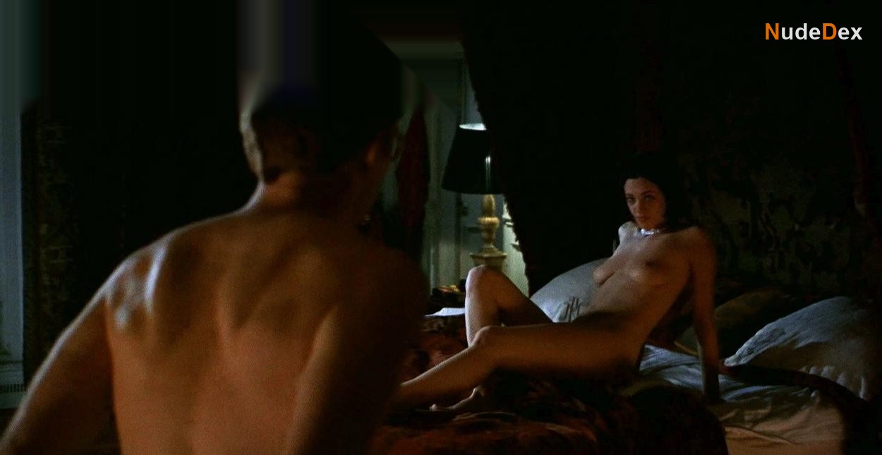 Asia Argento in B Monkey, photo 4