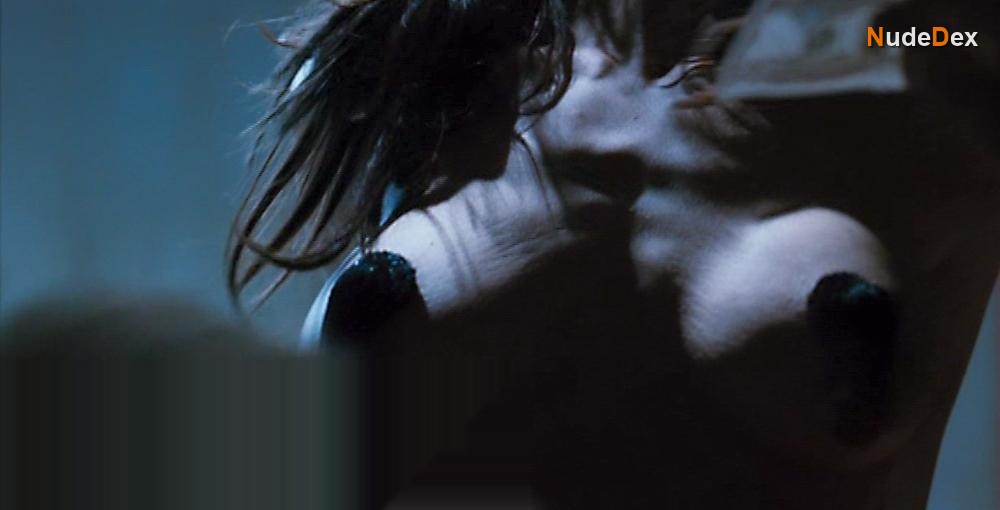 Asia Argento in Go Go Tales, photo 17