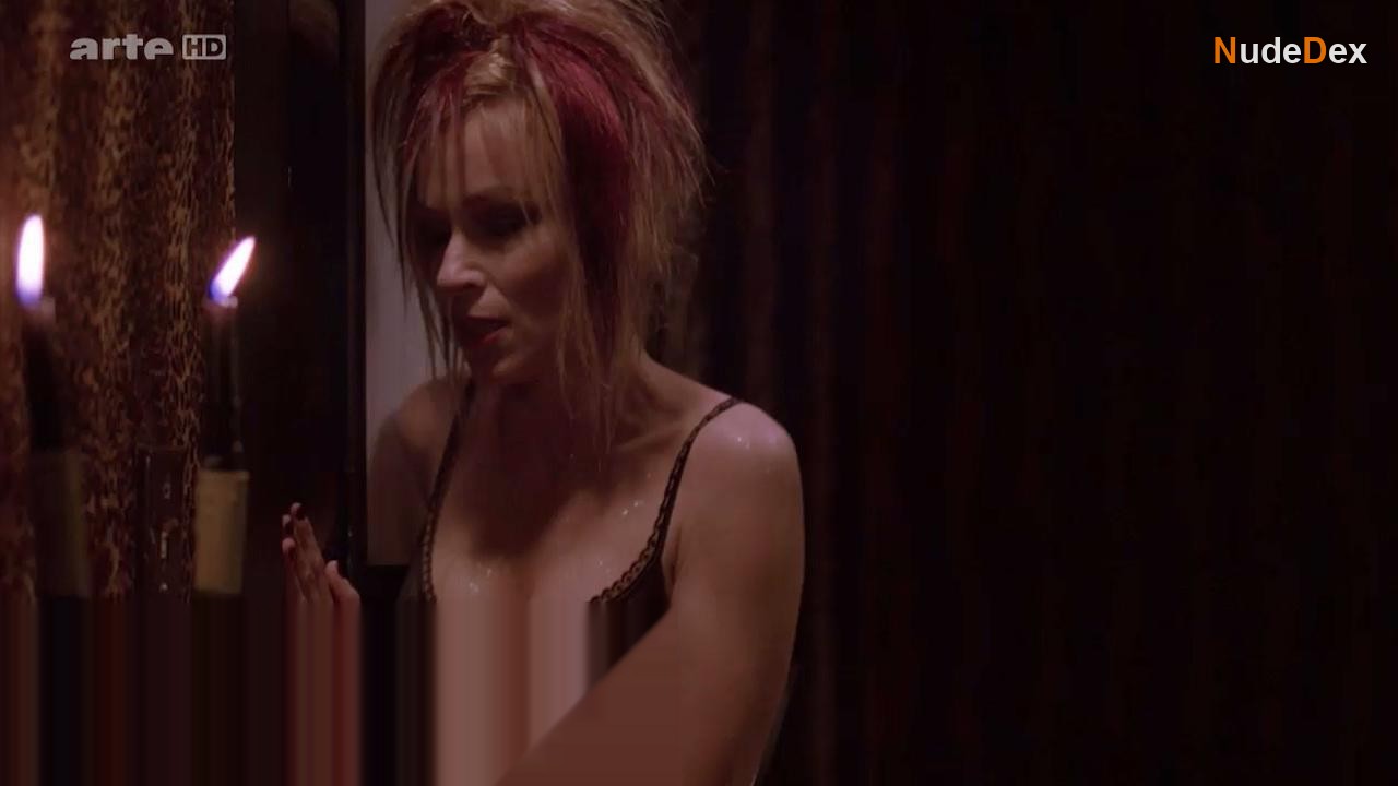 Asia Argento in Go Go Tales, photo 25