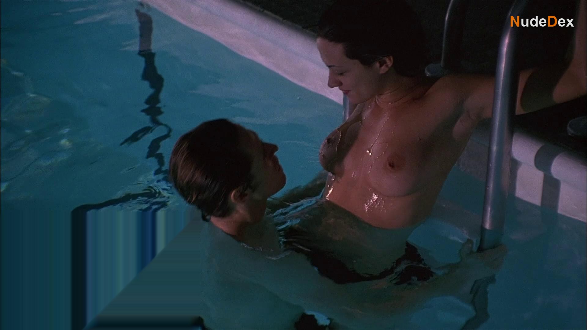Asia Argento in New Rose Hotel, photo 3