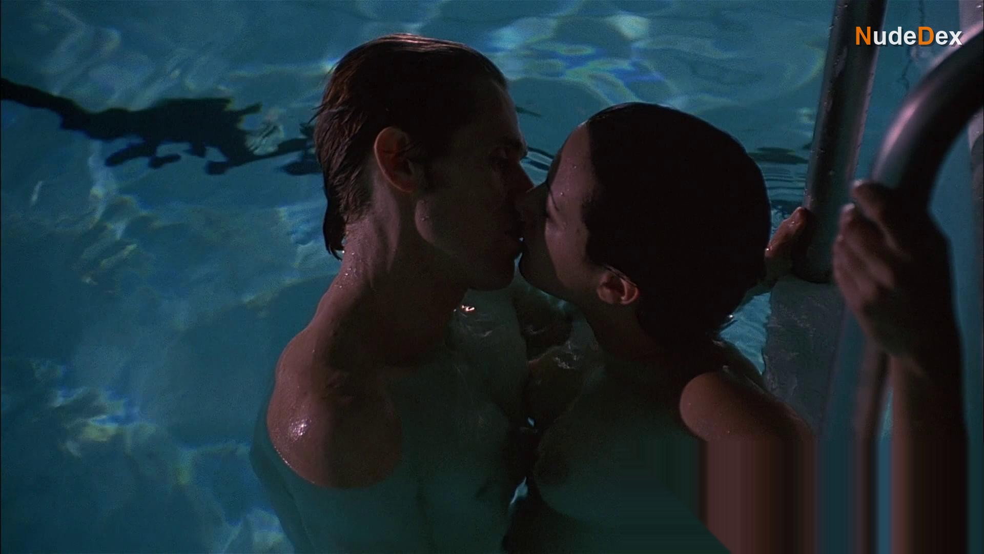 Asia Argento in New Rose Hotel, photo 7