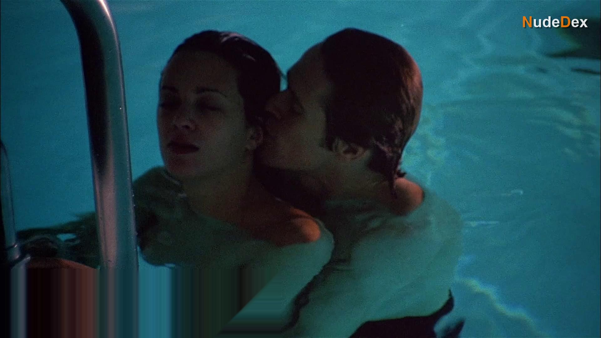 Asia Argento in New Rose Hotel, photo 8