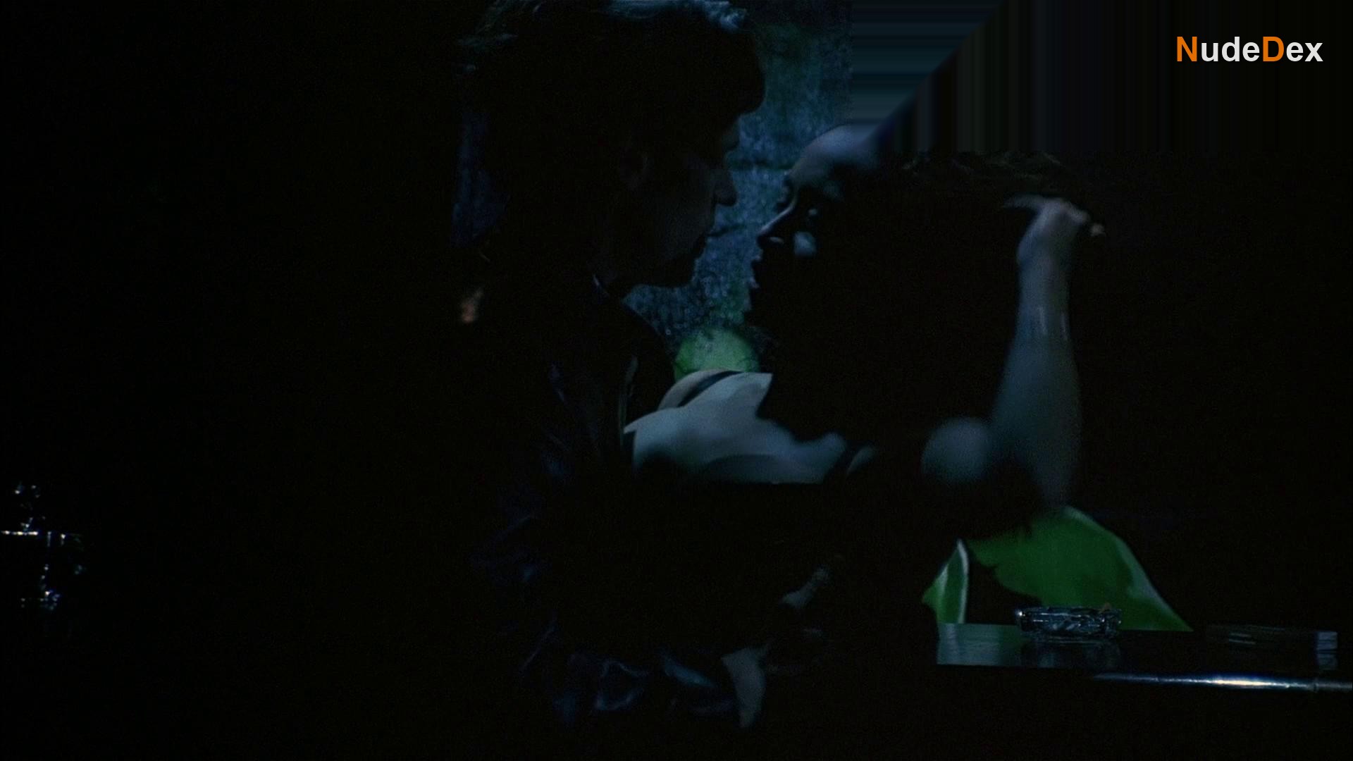 Asia Argento in New Rose Hotel, photo 10