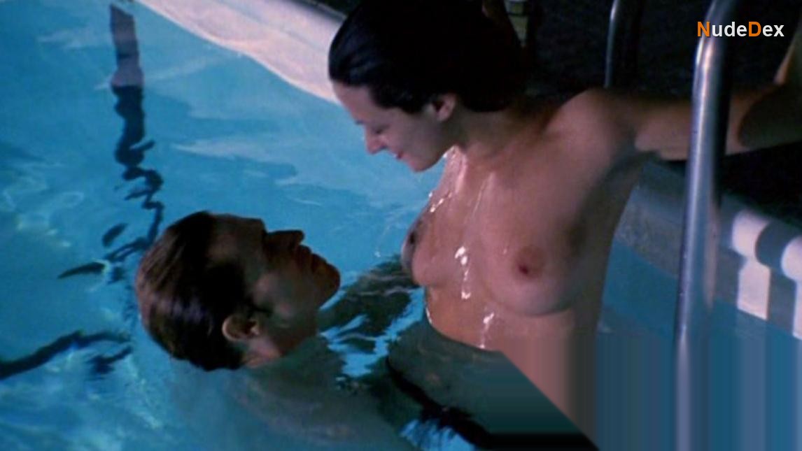 Asia Argento in New Rose Hotel, photo 15