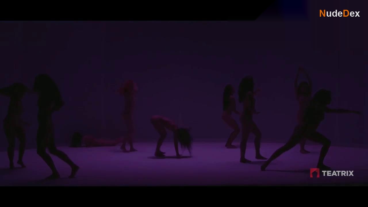 Astrid Garcia in Version Burn, photo 2