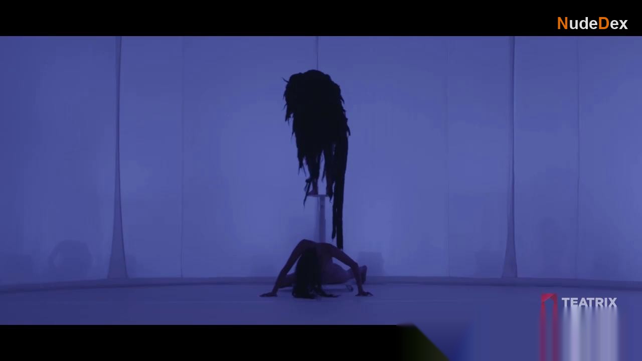 Astrid Garcia in Version Burn, photo 3